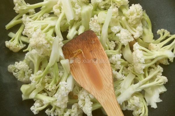爆香有机花菜的做法图解1