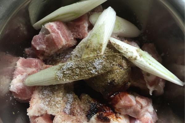 排骨饺子的做法图解3