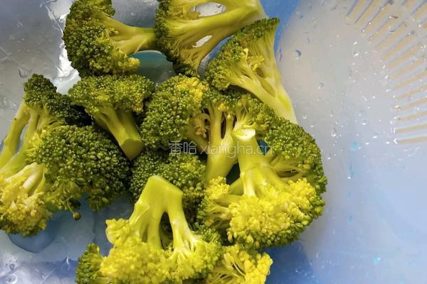 西蓝花炒肉的做法图解2
