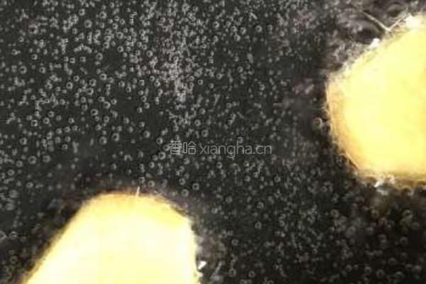 豆腐鯽鱼汤的做法图解1
