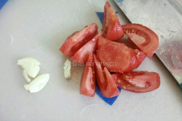 茄汁油豆腐的做法图解1