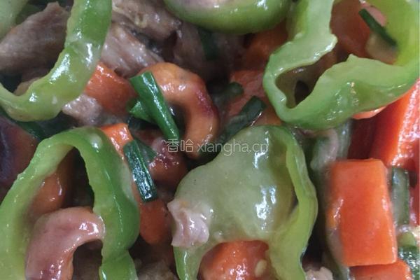 青椒爆炒腰果肉丝的做法图解5