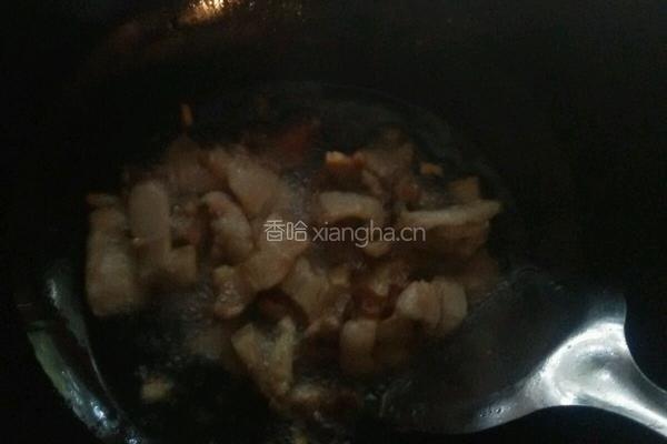 回锅肉炒蒜苔的做法图解1