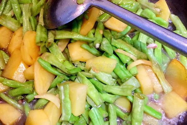 土豆炖豆角的做法图解6