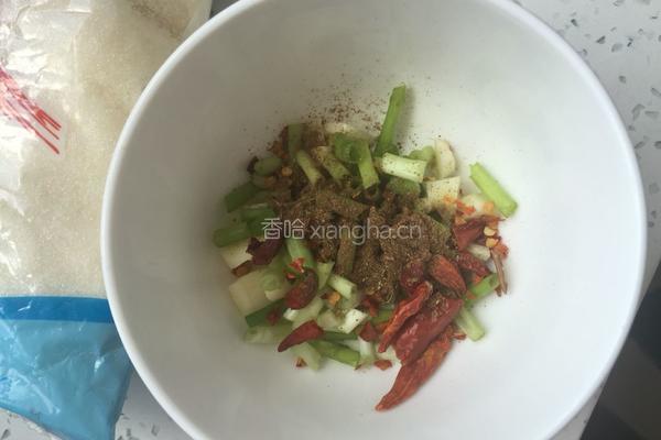 香辣藕片的做法图解3
