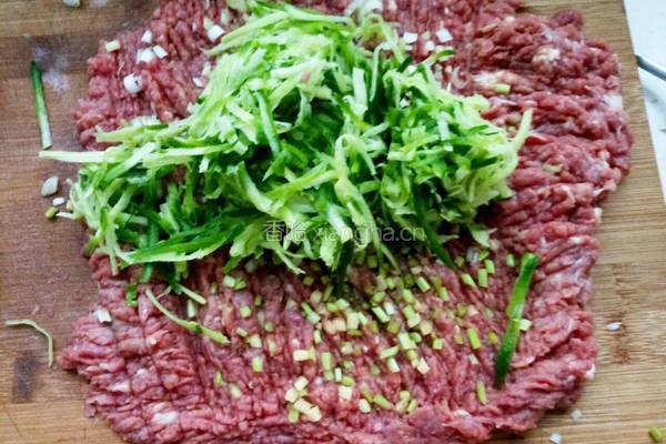萝卜牛肉蒸饺的做法图解4