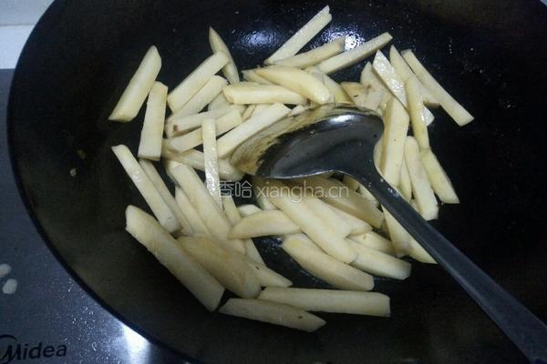 腐竹土豆煲的做法图解2