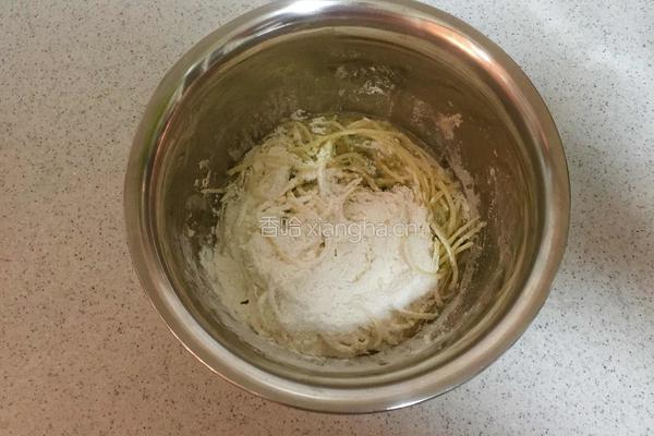 鸡蛋土豆丝饼的做法图解4