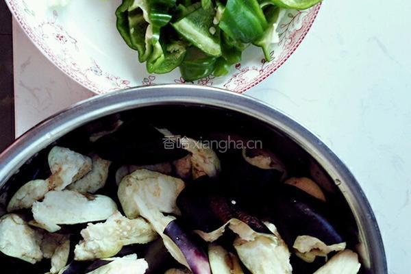 家常肉丸烧茄子的做法图解2