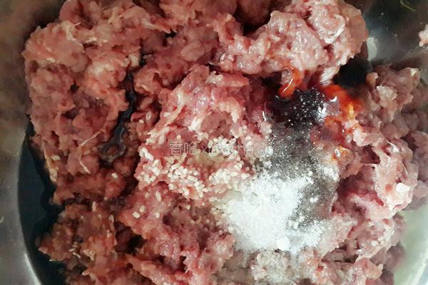 三层牛肉汉堡的做法图解2