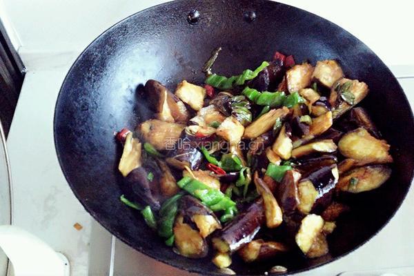 家常肉丸烧茄子的做法图解8
