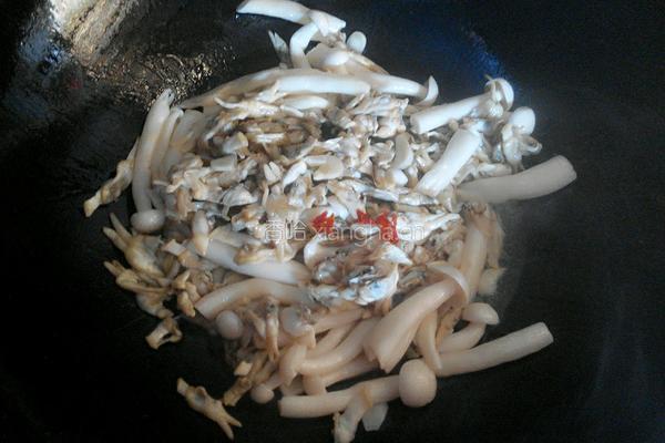 海鲜菇炒蛏肉的做法图解7