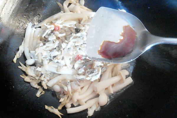 海鲜菇炒蛏肉的做法图解8