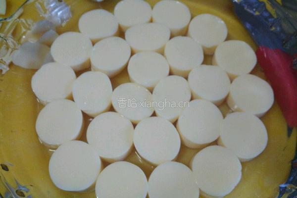 蒜香玉子豆腐蒸虾仁的做法图解7