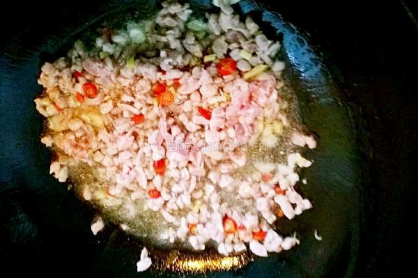 猪肉土豆打卤面的做法图解8