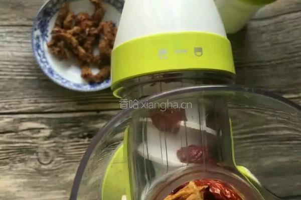 红枣鸡蛋发糕的做法图解1