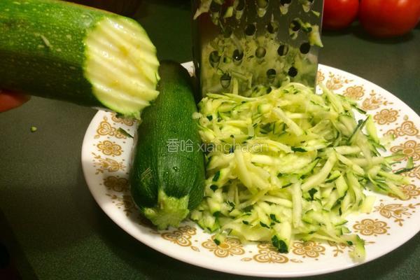 美式西葫芦面包的做法图解1