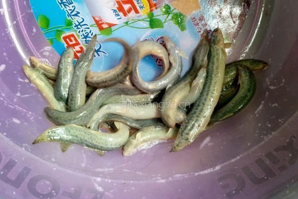 干炸小泥鳅的做法图解1