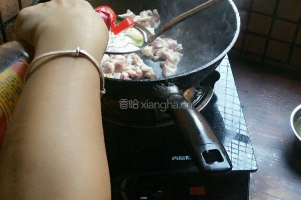 酸豆角炒猪喉结的做法图解9