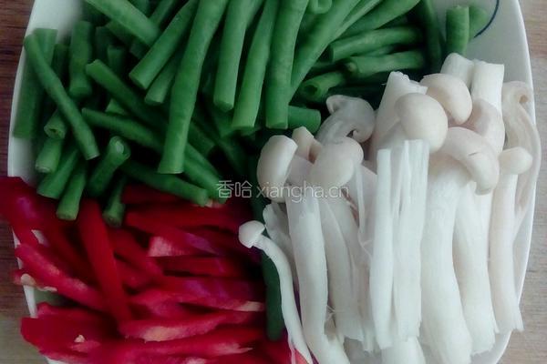 豇豆炒雪花菇的做法图解3