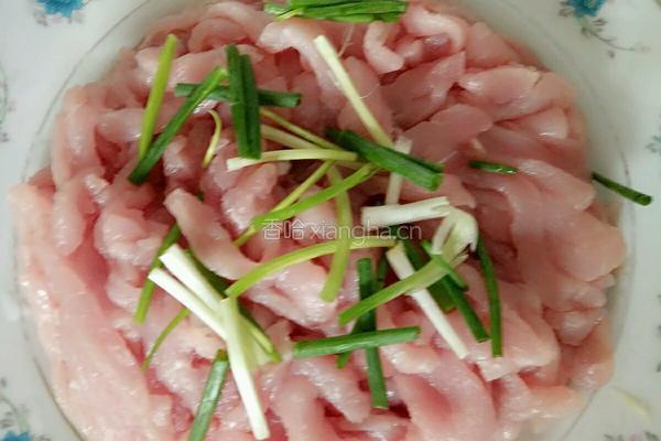 凉拌肉丝的做法图解1