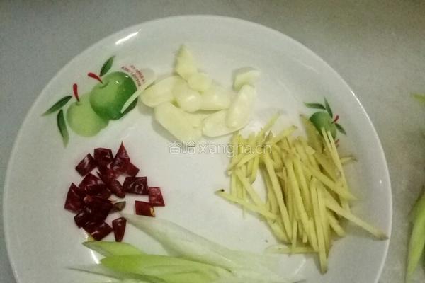 土豆片炒肉的做法图解2