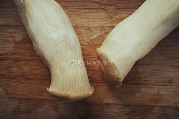 塔吉锅鸡腿菇烧鸡翅的做法图解1