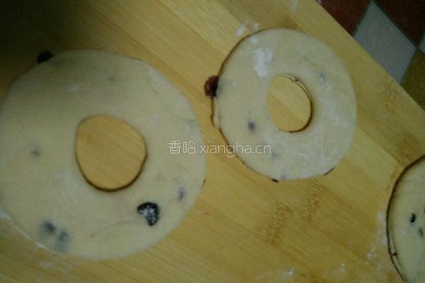蔓越莓甜甜圈的做法图解2