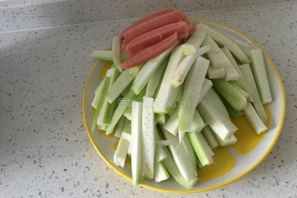 丝瓜火腿鸡蛋炒意大利面的做法图解5