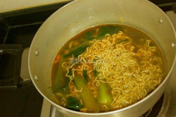 汆青菜方便面