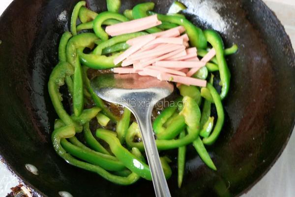 菜椒炒火腿的做法图解5
