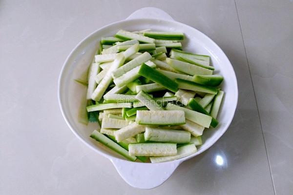 丝瓜炒鸡蛋的做法图解1