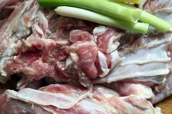 孜然羊肉的做法图解1