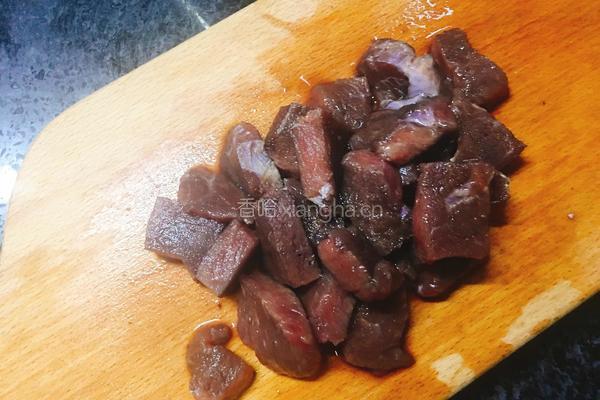 牛肉粒年糕的做法图解2