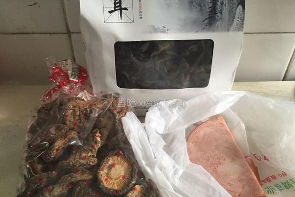 火腿菌菇焖饭的做法图解1
