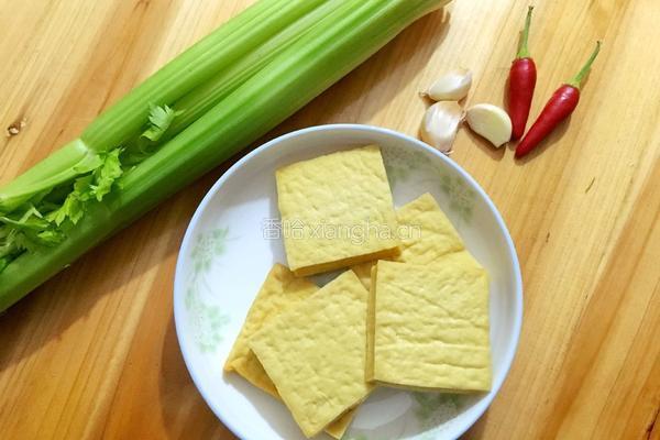 西芹炒豆干的做法图解1