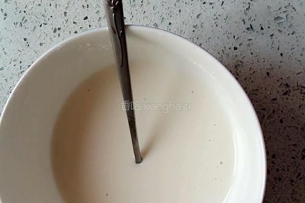 紫薯玫瑰豆沙月饼的做法图解2