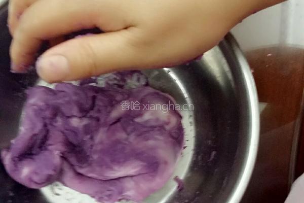 紫薯玫瑰豆沙月饼的做法图解8