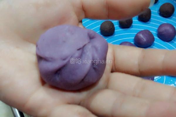 紫薯玫瑰豆沙月饼的做法图解12