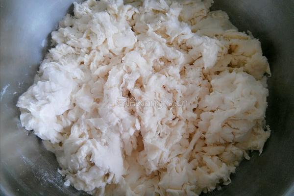 豇豆青椒猪肉馅包子的做法图解2