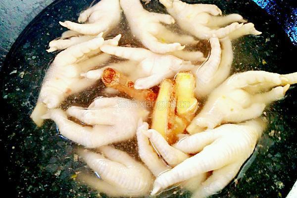 红烧鸡脚的做法图解1
