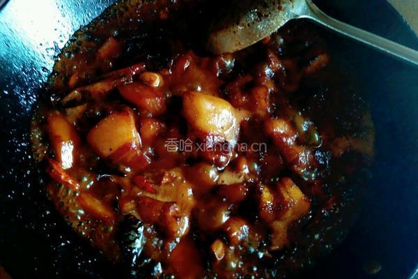 红烧肉炖土豆的做法图解11