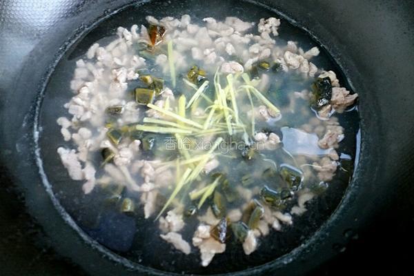 皮蛋瘦肉粥的做法图解5