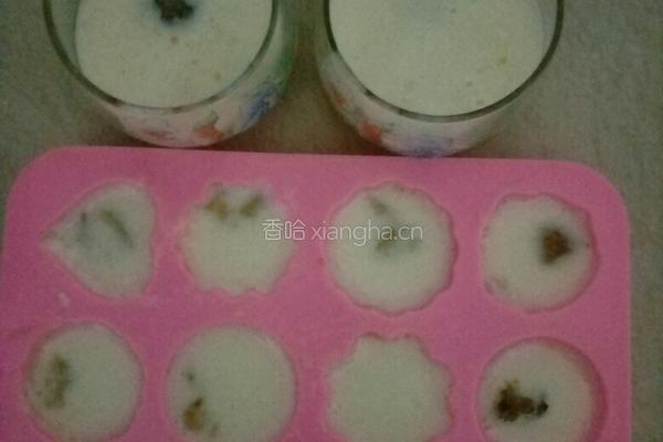 葡萄牛奶布丁的做法图解2