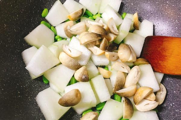 草菇毛豆炒冬瓜的做法图解3