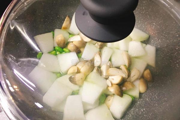 草菇毛豆炒冬瓜的做法图解4
