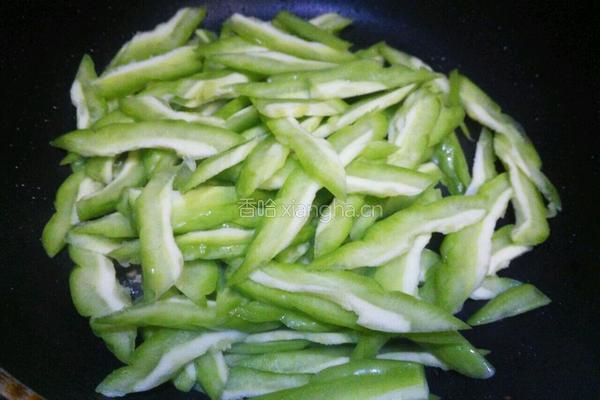 苦瓜炒鸡肉的做法图解5