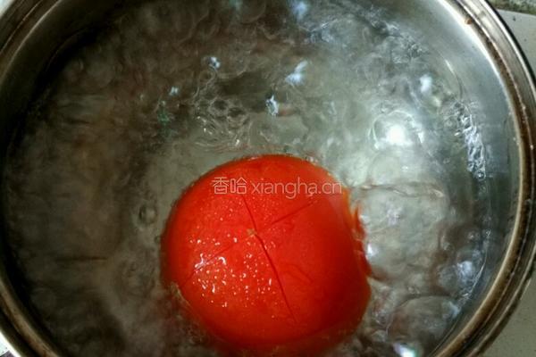 番茄鲜虾窝蛋面的做法图解1