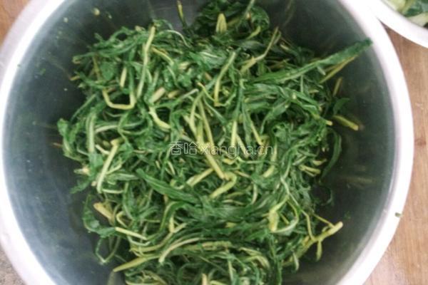 凉拌苦菜的做法图解2