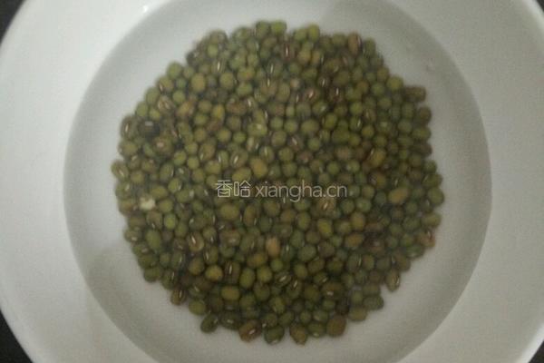 大米绿豆粥的做法图解2